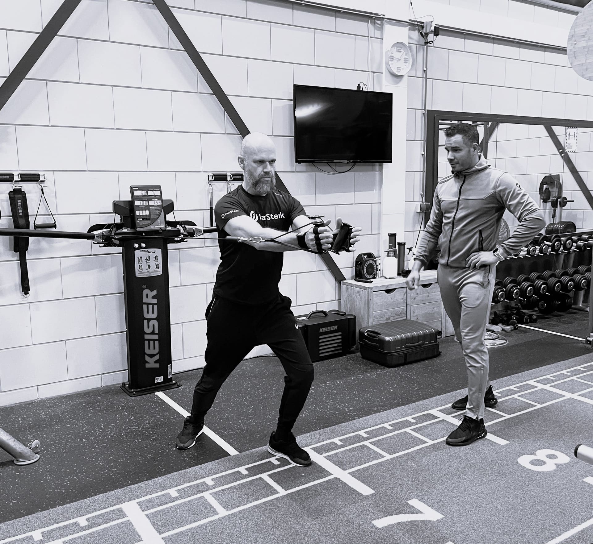 Training op de Keiser functional trainer in de zaal